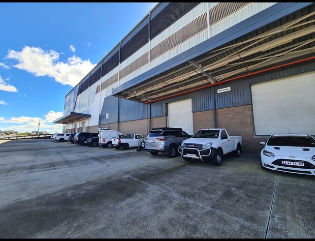 3,951M² WAREHOUSE TO LET IN HALFWAY GARDENS